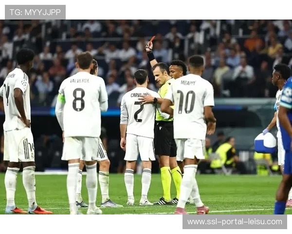 维尼修斯点球梅开二度，皇马主场攻势如潮